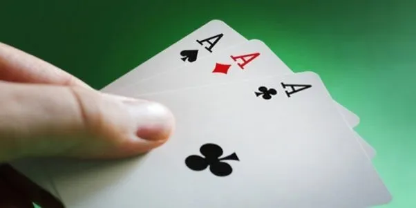 Liêng Hit Club là một game bài sử dụng bài tây 52 lá để chơi